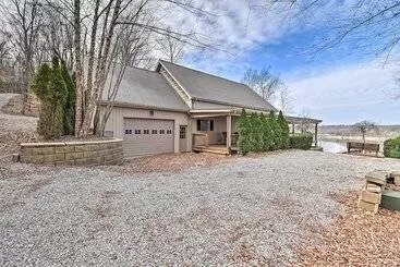 Mökkimajoitus Lakefront Retreat W/ Views, Near Mammoth Cave!
