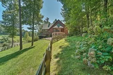 Mökkimajoitus Hayesville Cabin W/ Game Room & Mtn Views!