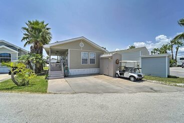 Landhus Deck & Pool Access: Long Island Village Escape!