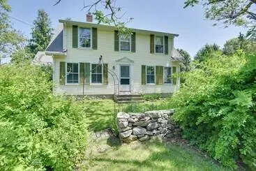 Mökkimajoitus Mattapoisett Home On 7 Acres W/ Private Beach!