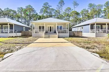 Mökkimajoitus Modern Santa Rosa Beach Retreat W/ Yard & Patio!