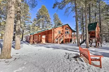 コテージ Pagosa Springs Gem W/ Yard, Decks + Mtn Views!