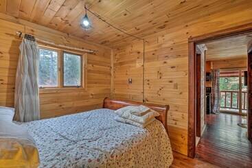 קוטג'' Secluded Johnsburg Retreat W/ Hot Tub & Fire Pit