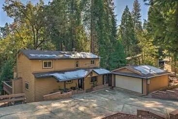 Mökkimajoitus Near Hiking Trails: Cabin W/ Deck In Pioneer!