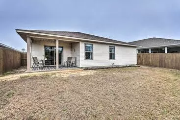 Mökkimajoitus Spacious Navarre Retreat W/ Fenced In Yard!