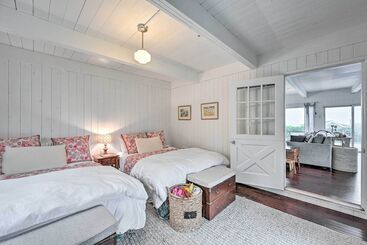 קוטג'' Sun Soaked Sandy Point Haven W/ Beach Access!