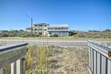 コテージ Sunny Florida Home W/ Decks & View, Steps To Beach