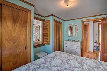 Waterfront Cape Cod Cottage W/ Deck & Beach Access