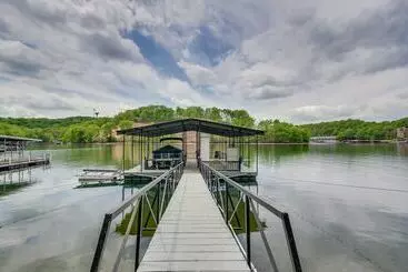 Mökkimajoitus Private Dock: Waterfront Gem On Lake Of The Ozarks