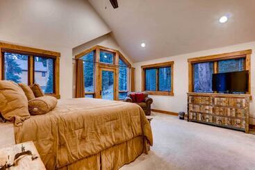 کلبه Breckenridge Home W/ Deck + Hot Tub Near Skiing!