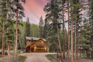 Dom wiejski Breckenridge Home W/ Deck + Hot Tub Near Skiing!
