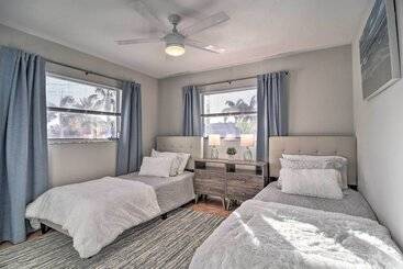 별장 Canal Front Bradenton  Caribbean Retreat  W/ Pool