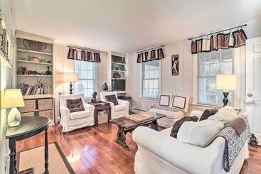 Сельский дом Charming East Falmouth Home W/ Hot Tub!