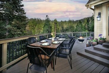 コテージ Lake Arrowhead Retreat W/ Decks + Mountain Views!