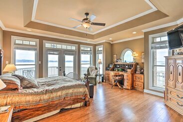 קוטג'' Lakefront House W/ Game Room, Deck & Views!