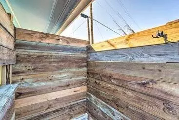 Mökkimajoitus Little Gasparilla Home: Walk To Beaches!