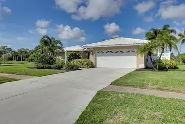 Mökkimajoitus Pool, Lake & Sunset Views: Home In Sarasota