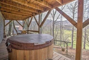 بيت ريفى Serene Cabin In The Smokies W/ 2 Decks & Hot Tub!