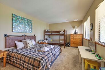 コテージ Deck & Views: Pet Friendly Starry Pines Cabin