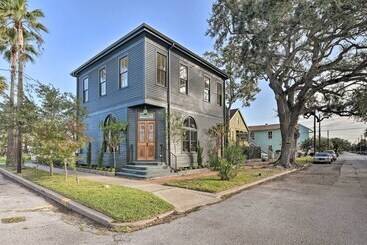 Dom wiejski Stunning Historic Home < 4 Mi To Beaches!