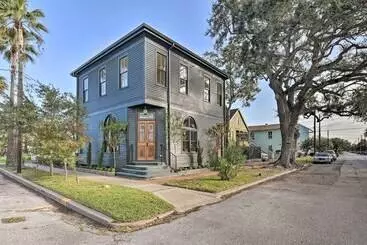 コテージ Stunning Historic Home < 4 Mi To Beaches!