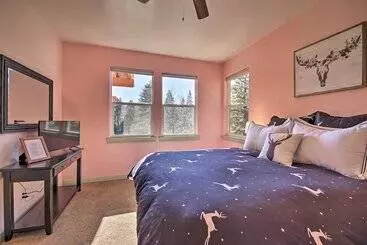 Mökkimajoitus Sugar Bear Lodge W/ Game Room   5 Mi To Village!