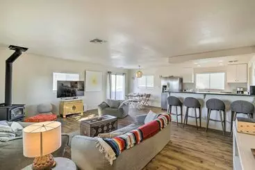 Mökkimajoitus Sunny Oasis W/ Hot Tub ~ 11 Mi To Nat L Park!