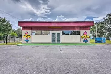 Mökkimajoitus The Float Yard  Pensacola Home W/ Pool Table