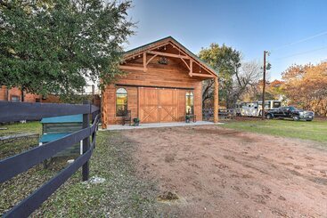 Landhus Banquet Hall & Pool: Expansive Forestburg Ranch!