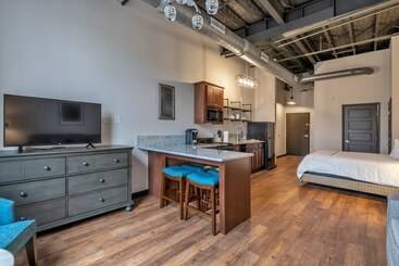 Otel The Brewer S Lofts Above Grand Strand Brewing