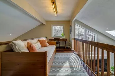 Mökkimajoitus Lovely Poconos Cabin W/ Resort Amenities!