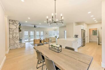 بيت ريفى Modern + Bright Cashiers Home W/ Game Room!