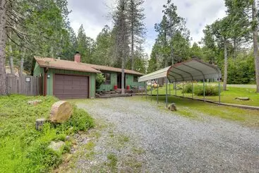 コテージ 1 Mi To Lake: Hot Tub Haven In Pollock Pines!