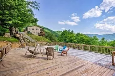 Mökkimajoitus Private Blue Ridge Home W/ Hot Tub, Mountain Views