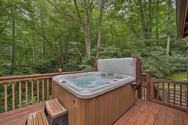 Kır Evi Peaceful  Rocky Creek Cabin  W/ Hot Tub & Views!