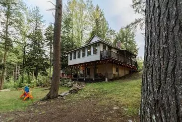 Mökkimajoitus Waterfront Sebec Lake Home W/ Yard + Fire Pit