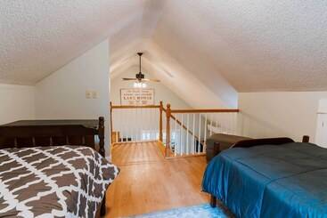 קוטג'' Waterfront Sebec Lake Home W/ Yard + Fire Pit