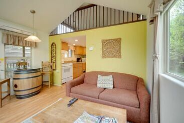 Dom wiejski Winery Cabin In Fredericksburg W/ Wraparound Deck!