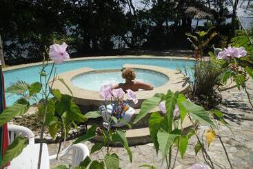 فندق Blue Crystal Beach Resort