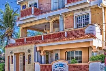 בית מלון כפרי Francis Arlene Adults Only