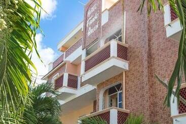 Отель Francis Arlene Adults Only