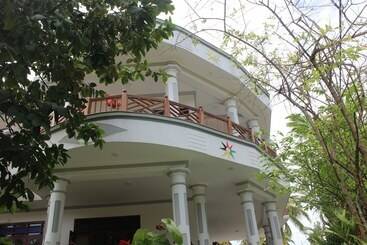 Hotelli New Lion Palace