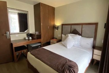 Отель Suites Lerma