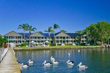 Moby Dick Waterfront Resort Motel