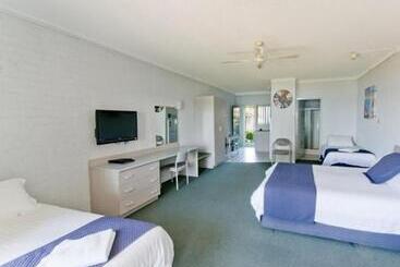 Moby Dick Waterfront Resort Motel