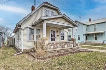 Mökkimajoitus Charming Urbana Home Near Downtown!