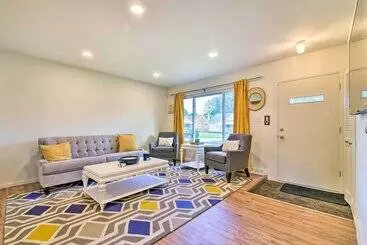 コテージ Cozy Center Line Home W/ Fenced Yard & Office