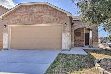 Hus på landet San Antonio Home W/ Patio + Grill Near Seaworld!
