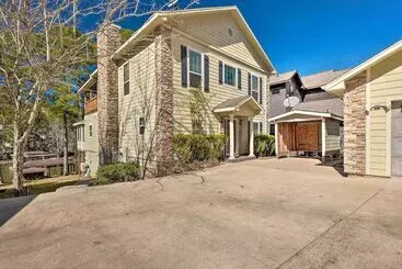 Gîte Rural Lake Livingston Retreat W/ Boat Dock & Slip!