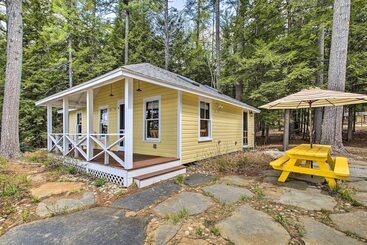 Lakefront Cottage: Boat Dock, Patio & Kayaks!
